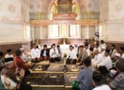 PJ Bupati Adriyanto Tunaikan Sholat Jum’at Perdana, di Masjid Wisata Religi