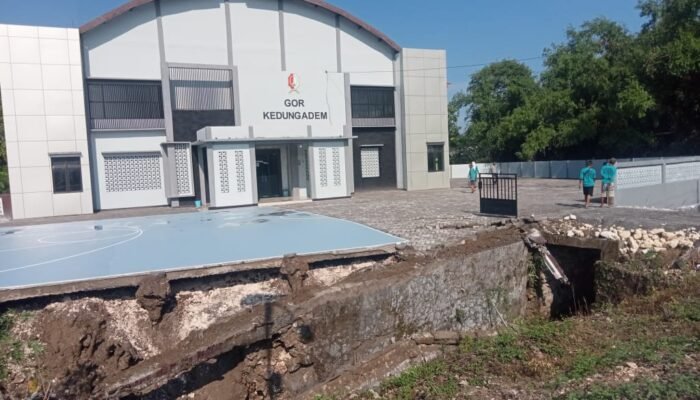 TPT dan Pagar GOR Kedungadem Longsor, Sudah Sepekan Belum Kunjung Diperbaiki