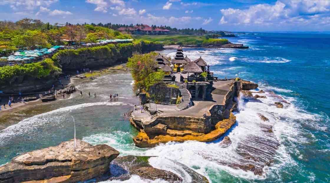 Pura Tanah Lot Trawell.in