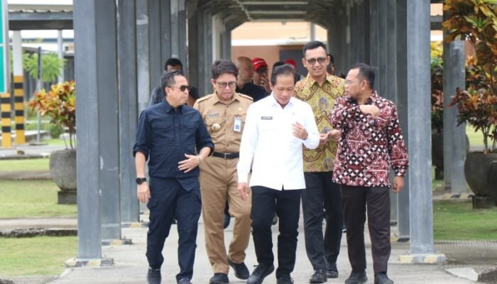 Lawatan Menteri Lingkungan Hidup RI di Sumur Minyak Tradisional Desa Wonocolo Bojonegoro