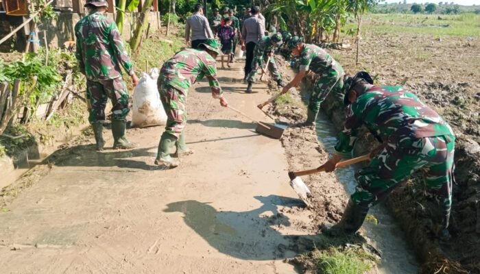 Ratusan Babinsa Kodim Bojonegoro Kembali Dikerahkan ikuti Karya Bakti Lanjutan Pasca Banjir di Gondang
