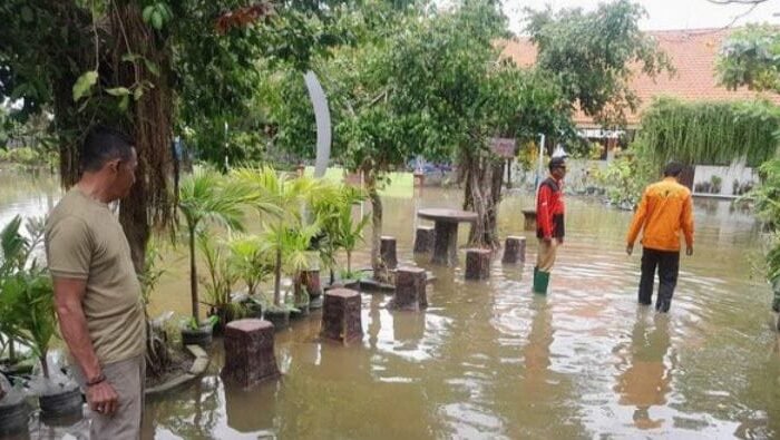 Dua Desa di Kecamatan Turi, Kabupaten Lamongan, mengalami Banjir Akibat Meluapnya Air Sungai Kruwul