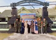 Di bulan Suci Ramadhan, Koramil Sukodadi bersama Ibu Persit Bagikan Takjil di Jalan Pantura