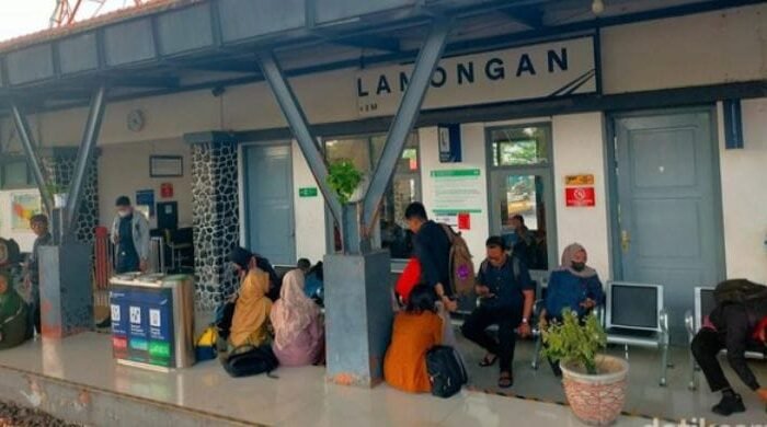 Jadwal Kereta Api Lambat Akibat Truk Terguling di Perlintasan