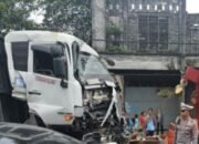 Kurang Waspada, Tabrakan Dua Truk Hantam Jalan Nasional Lamongan-Babat