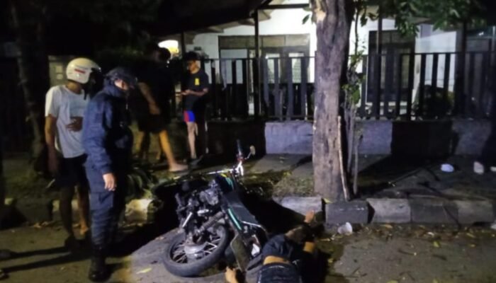 Aksi Sigap Kabag Ops Polres Kediri Kota AKBP Mukhlason Tolong Laka