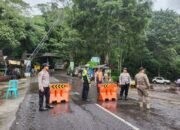 Polres Mojokerto Tutup Jalur Pacet- Cangar Selama Proses Penanganan Longsor