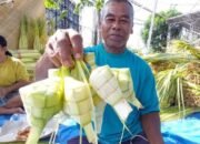 Menjelang Lebaran Ketupat 2025 Pasar Lamongan Dipadati Pedagang Penjual Janur