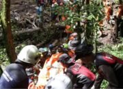 Hari Kedua Evakuasi, Polisi dan Tim SAR Gabungan Berhasil Temukan 9 Korban Longsor di Pacet Mojokerto