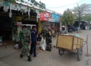 Babinsa Koramil Sukorame Ajak Warga Bersihkan Lingkungan Pasar Turi Harjo