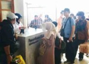 Stasiun Lamongan Dipadati Sejumlah Calon Penumpang Jelang Hari Terakhir Libur Lebaran