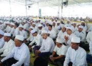 Senandung Dzikir di Tengah Rintik Harapan: Ribuan Jamaah Penuhi Alun-alun Lamongan