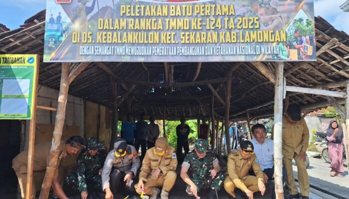 Sentuhan Awal untuk Harapan Baru: TMMD ke-124 Kodim Lamongan Dimulai dari Rumah Bapak Rebi