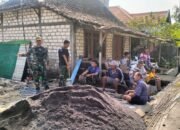 Hangatnya Kebersamaan Satgas TMMD ke-124 Kodim Lamongan di Tengah Rehat Siang