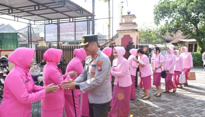 Hangat dan Penuh Cinta, Kapolres Lamongan Sambangi TK Kemala Bhayangkari 77 di Sambeng
