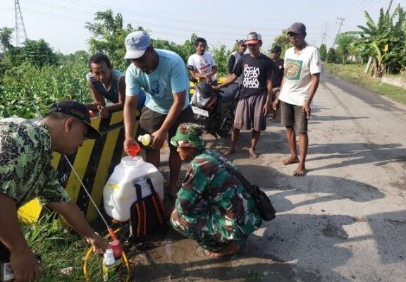 Babinsa Koramil Deket Bergerak Cegah Banjir, Sungai Disulap Jadi Bersih Dan Asri