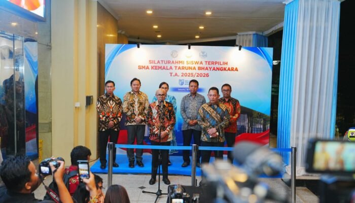 Kapolri Silaturahmi, Beri Motivasi untuk Siswa Terpilih SMA Kemala Taruna Bhayangkara