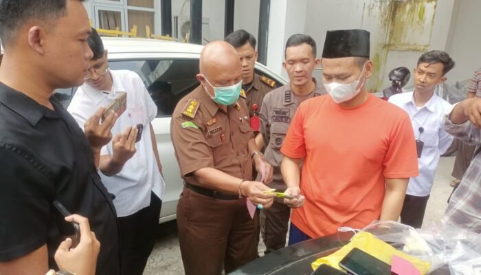 Pelaku Mutilasi Koper Merah Resmi Diserahkan ke Kejari Kota Kediri, Barang Bukti Mengejutkan