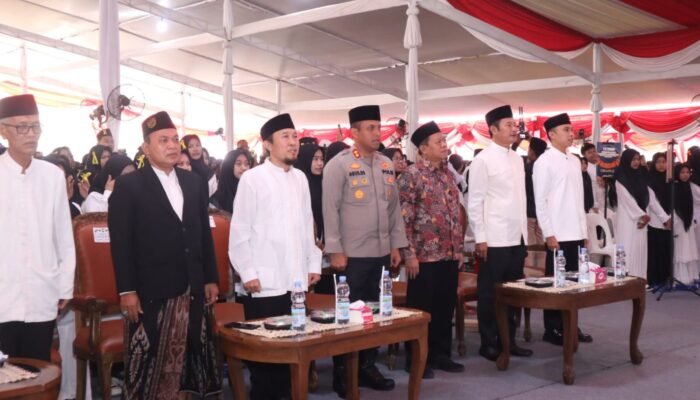 Kilau Cahaya Qur’ani Di Lamongan: Kapolres Hadiri Pengukuhan Hafidz-Hafidzah GLMTQ 2025