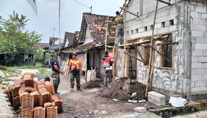 Sentuhan Kemanusiaan Satgas TMMD 124 KodimLamongan: Hadiah Rumah Layak Untuk Mbah Rebi