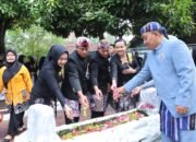 Jejak Leluhur Dan Semangat Persatuan: Kapolres Lamongan Ikuti Ziarah Dalam Peringatan Hari Jadi Ke-456