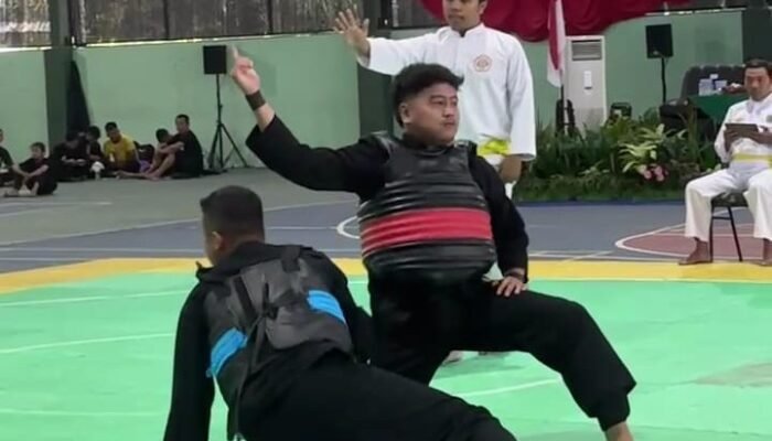 Bripda Sholeh Maulana Harumkan Polres Lamongan Lewat Emas Di Ajang Bergengsi Pencak Silat Pangdivif 2 Cup 2025