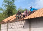 TMMD Ke-124 Kodim Lamongan: Atap Harapan Mulai Tersusun Di Langit Kebalankulon
