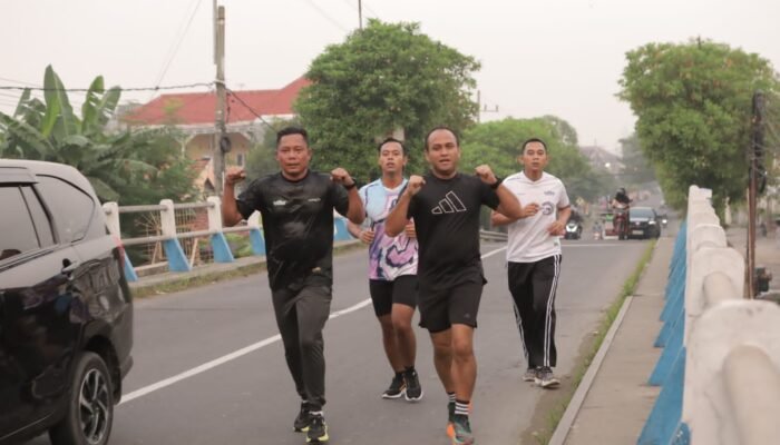 Semangat Pagi di Lamongan: Kapolres dan Komunitas Taklukkan 23 KM Dalam Event Lari Inspiratif