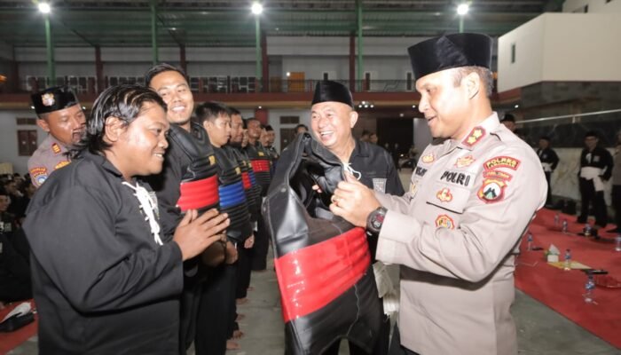 Menjalin Harmoni, Kapolres Lamongan Bersilaturahmi Ke Padepokan PSHT