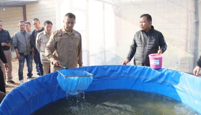 Dukung Ketahanan Pangan, Kapolres Kediri Kota Panen Lele