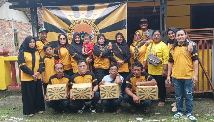 Komunitas GMB Salurkan Bansos di Desa Turigede Kepohbaru