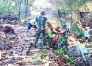 Babinsa Gondang Bojonegoro bersama Warga Sambongrejo Bangun Bronjong dan Jalan Makadam