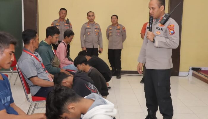 Kapolres Lamongan Beri Arahan Dan Peringatan kepada Pemuda yang Konvoi Di Jalan Raya