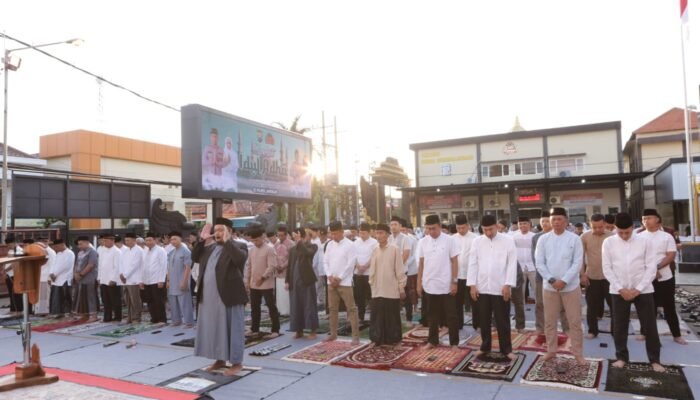 Khidmat Idul Adha Di Mapolres Lamongan: Sinergi Polisi Dan Warga dalam Ibadah Dan Kepedulian