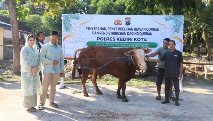 Idul Adha 1446 H, Polres Kediri Kota Satukan Kebersamaan Lewat Salat Idul Adha dan Kurban