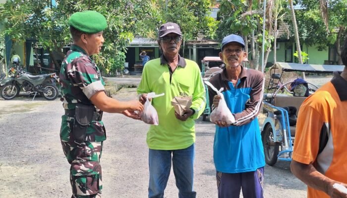 Qurban Penuh Cinta: Kodim Lamongan Tebar Kepedulian Lewat 500 Paket Daging