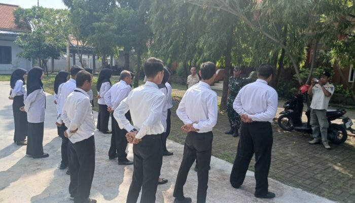 Semai Disiplin, Gelorakan Nasionalisme: Babinsa Koramil Deket Bekali Peserta Orientasi PPPK Di Lamongan
