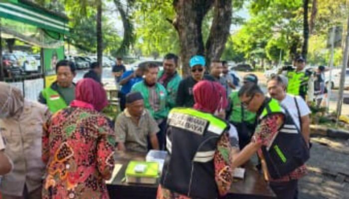 Hari Bhayangkara ke -79, Biddokkes Polda Jatim Gelar Layanan Kesehatan Gratis untuk Driver Ojol