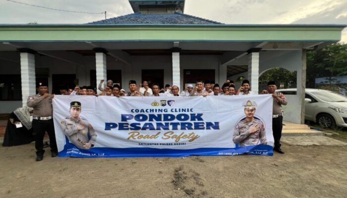 Satlantas Polres Kediri go to Pondok Pesantren