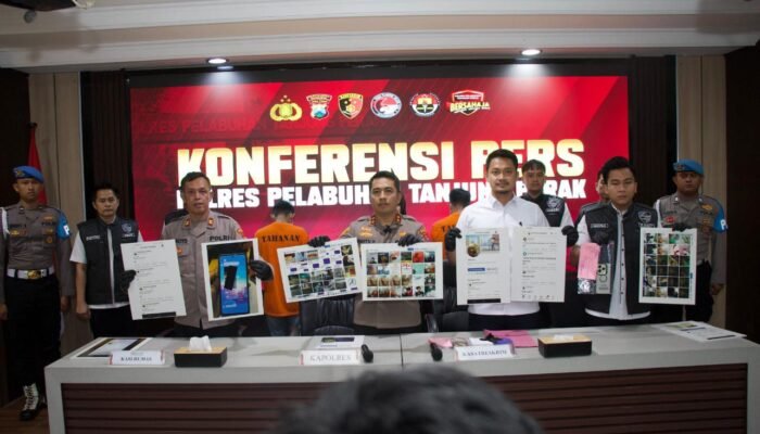 Polres Pelabuhan Tanjungperak Amankan 2 Tersangka Admin Grup Facebook “Gay Khusus Surabaya” Sebar Konten Asusila