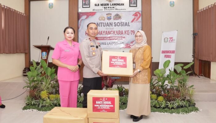 Peluk Hangat Di Hari Bhayangkara: Polres Lamongan Bawa Senyum Ke SLB Negeri Lamongan