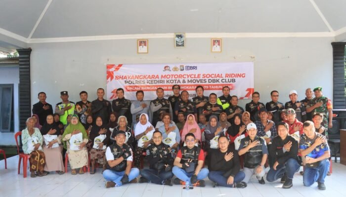Sambut Hari Bhayangkara Ke-79, Polres Kediri Kota bersama Dulur Brigif Kodim Club Gelar Baksos