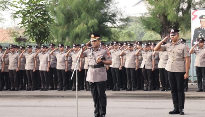 Polres Lamongan Tabur Bunga Di TMP Kesuma Negara, Mengenang Jejak Para Pahlawan Dalam Semangat Bhayangkara