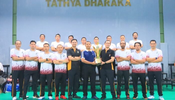 Kado Hari Bhayangkara ke-79, Polres Kediri Kota Sabet Juara l Turnamen Bulu Tangkis Kapolda Jatim Cup 2025