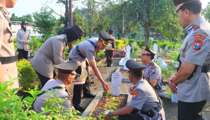 Peringati Hari Bhayangkara ke-79, Kapolres Kediri Kota Pimpin Ziarah dan Tabur Bunga di TMP Joyoboyo