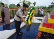 Polres Bojonegoro Tabur Bunga di Makam Pahlawan, Sambut Hari Bhayangkara