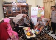 Penuh Kepedulian, Kapolres Kediri Anjangsana ke Rumah Anggota yang Sakit