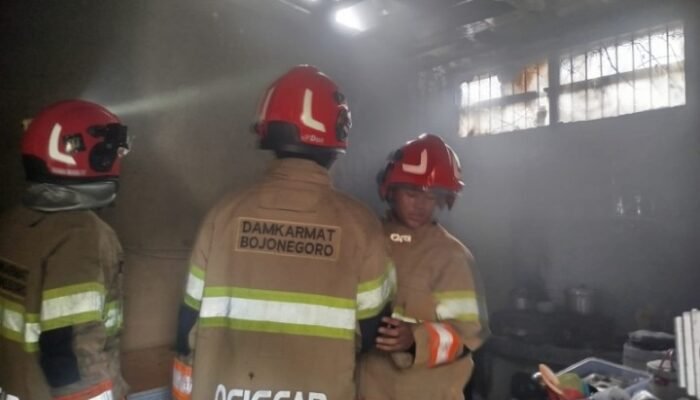 Rumah Kontrakan di Bojonegoro Nyaris Ludes Terbakar, Ini Gegaranya