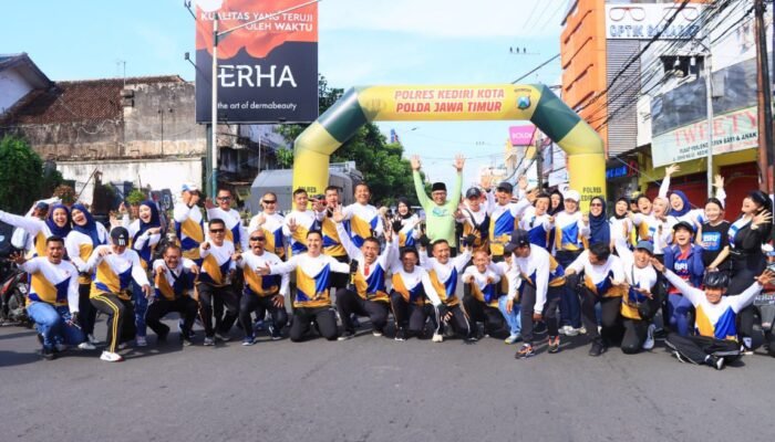 Polres Kediri Kota Gelar Pelayanan Publik di Car Free Day Jl Dhoho