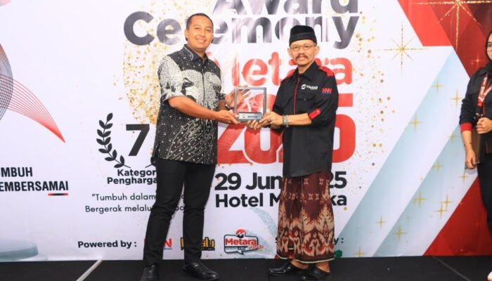 Kapolres Kediri Kota Mendapat Anugerah Penghargaan dari Metaranews.co Dalam Menjaga Kamtibmas